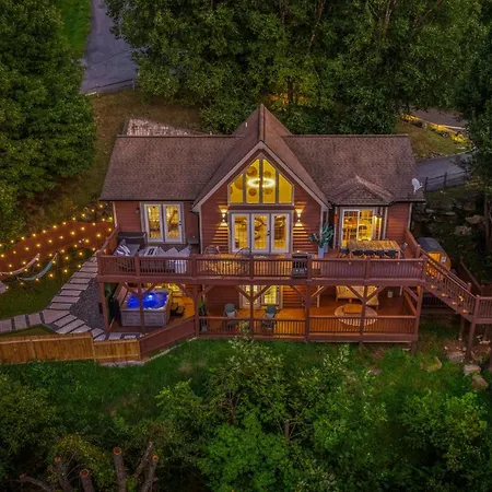 Mtn Views, Hottub, Sauna, Outdoor Theater, Firepit